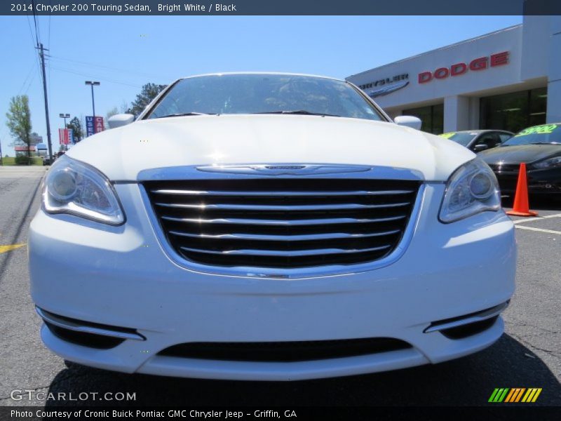 Bright White / Black 2014 Chrysler 200 Touring Sedan