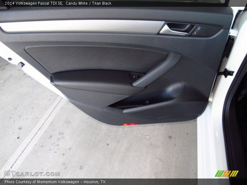 Candy White / Titan Black 2014 Volkswagen Passat TDI SE