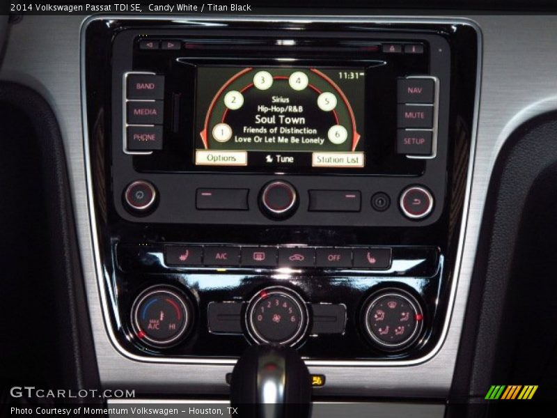 Candy White / Titan Black 2014 Volkswagen Passat TDI SE