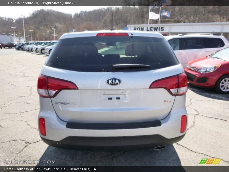 Bright Silver / Black 2015 Kia Sorento LX