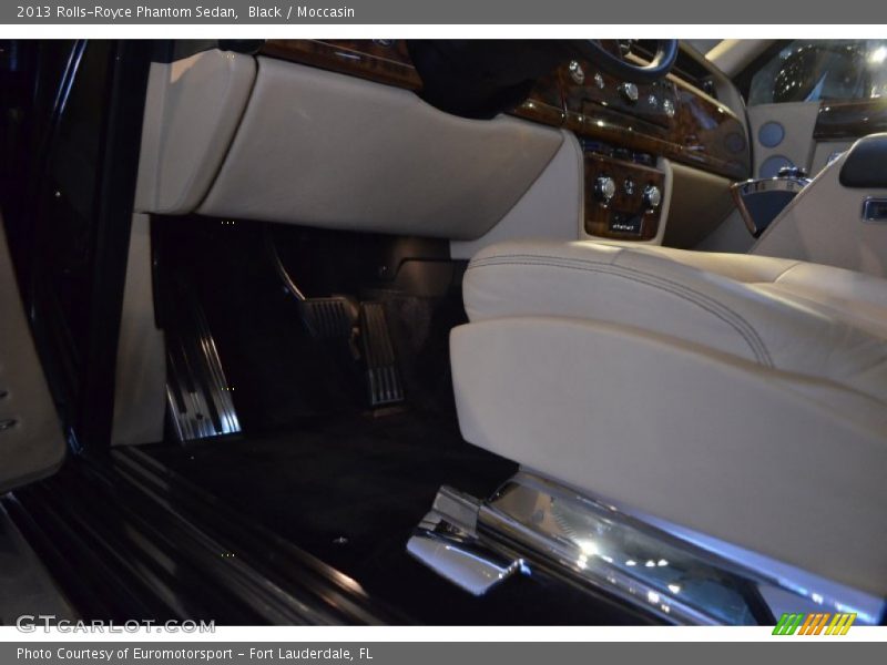 Black / Moccasin 2013 Rolls-Royce Phantom Sedan