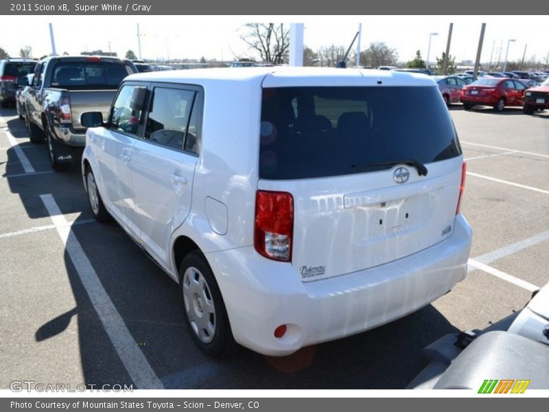 Super White / Gray 2011 Scion xB