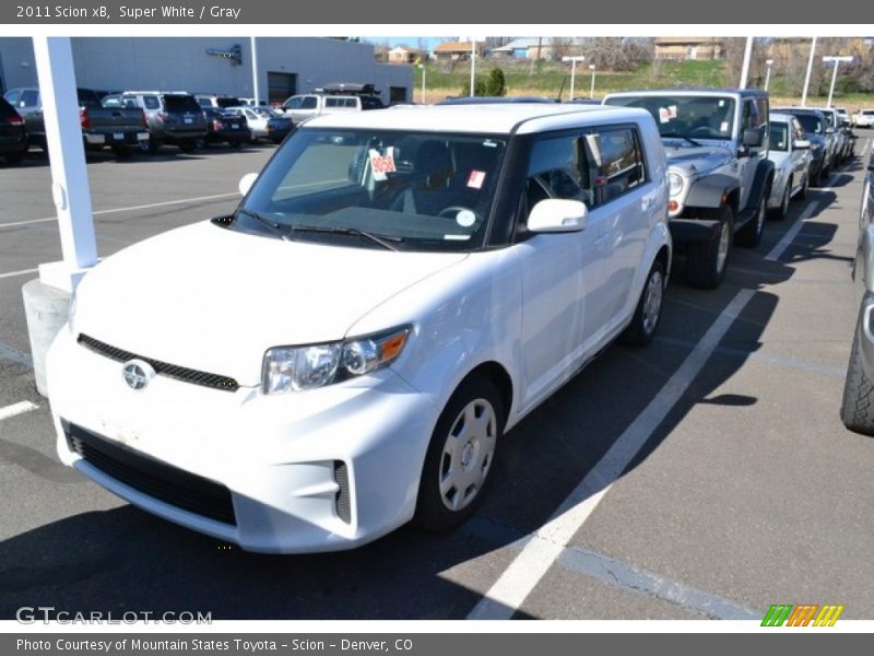 Super White / Gray 2011 Scion xB