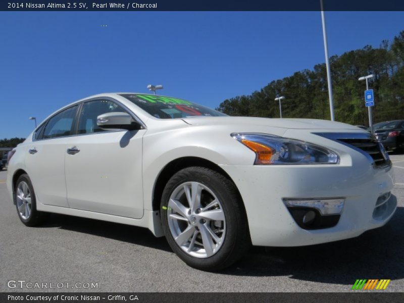 Pearl White / Charcoal 2014 Nissan Altima 2.5 SV