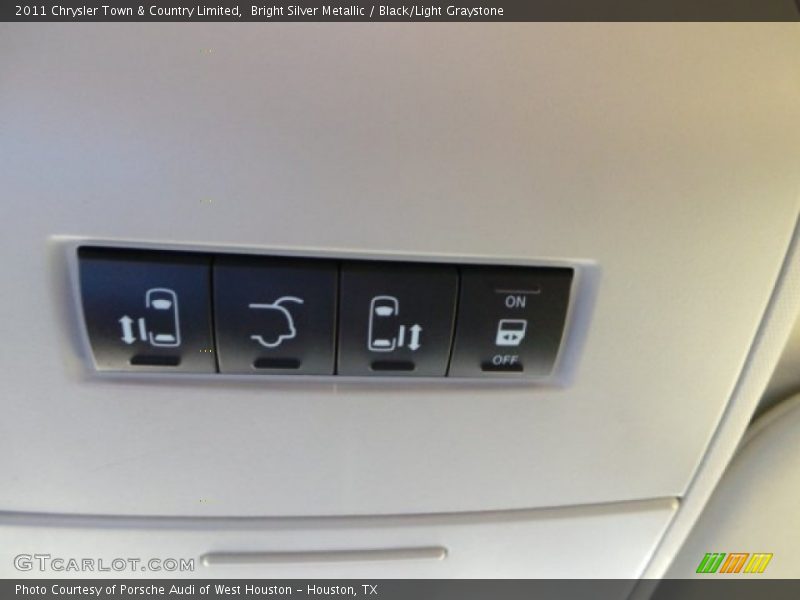 Bright Silver Metallic / Black/Light Graystone 2011 Chrysler Town & Country Limited