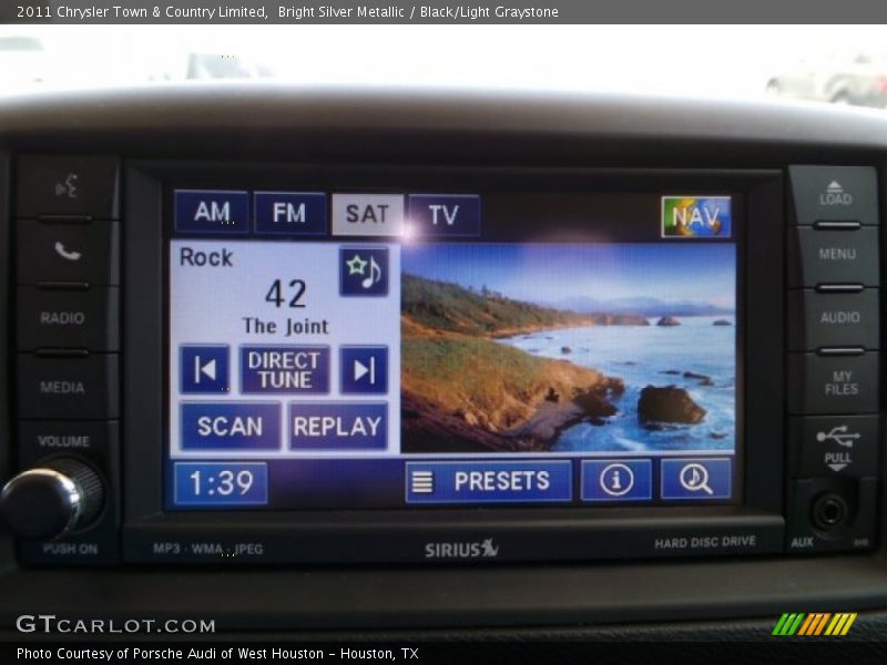 Bright Silver Metallic / Black/Light Graystone 2011 Chrysler Town & Country Limited