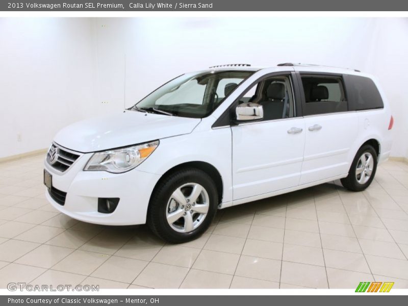 Front 3/4 View of 2013 Routan SEL Premium