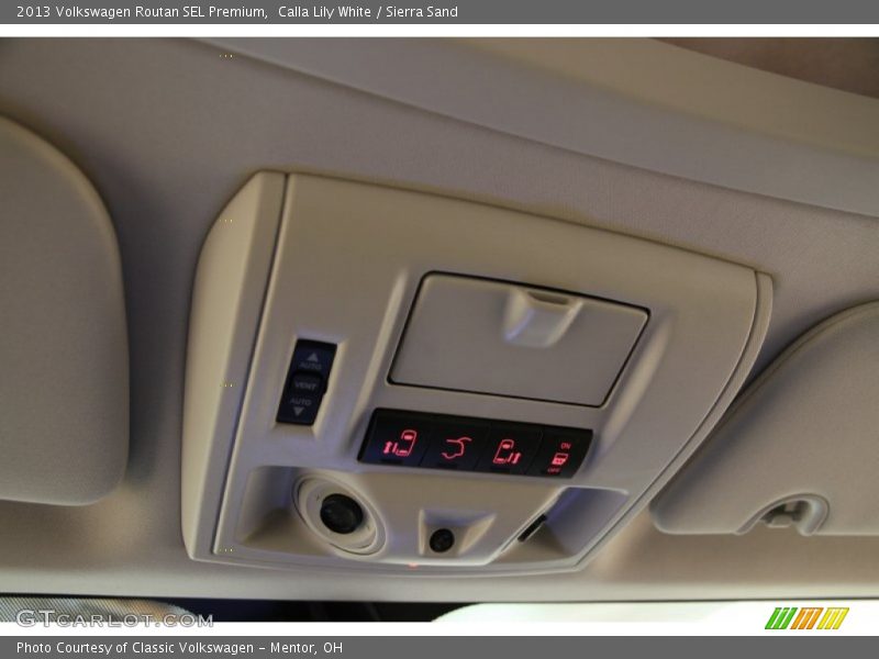 Controls of 2013 Routan SEL Premium