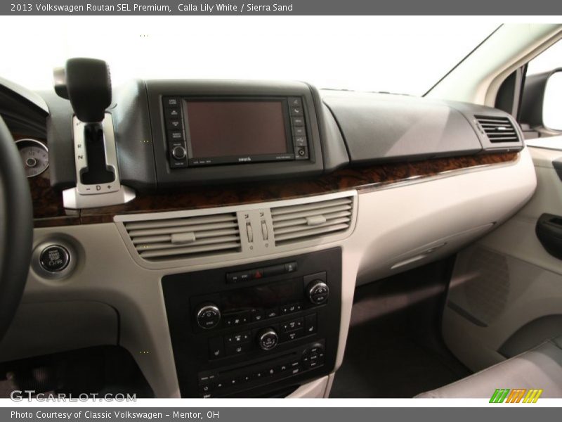 Controls of 2013 Routan SEL Premium