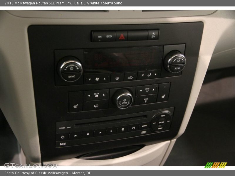 Controls of 2013 Routan SEL Premium