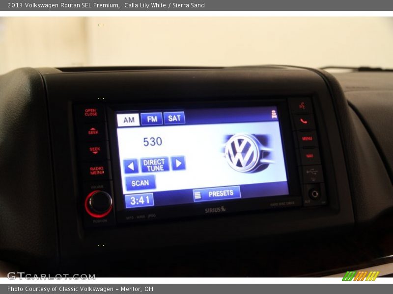 Controls of 2013 Routan SEL Premium