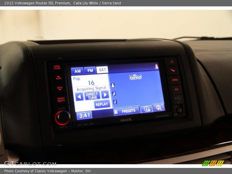Calla Lily White / Sierra Sand 2013 Volkswagen Routan SEL Premium
