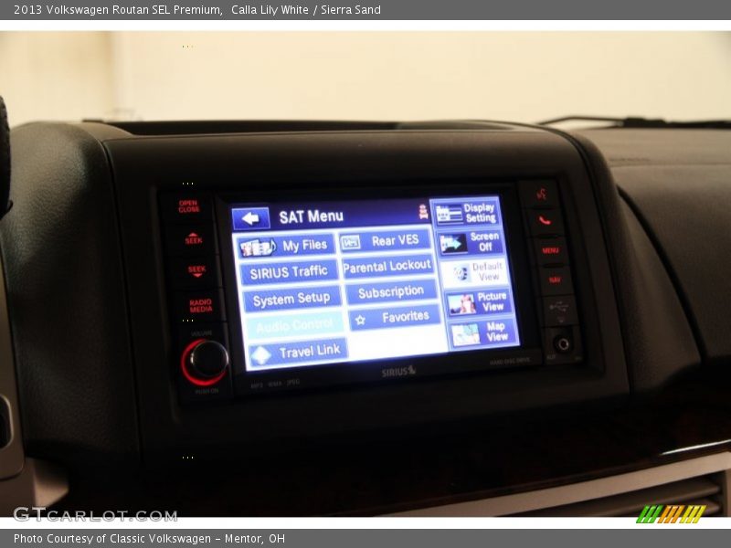 Calla Lily White / Sierra Sand 2013 Volkswagen Routan SEL Premium