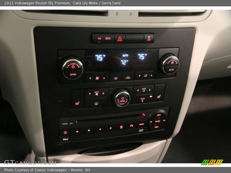 Controls of 2013 Routan SEL Premium