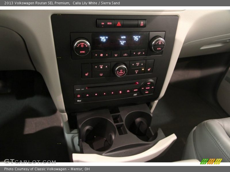 Controls of 2013 Routan SEL Premium