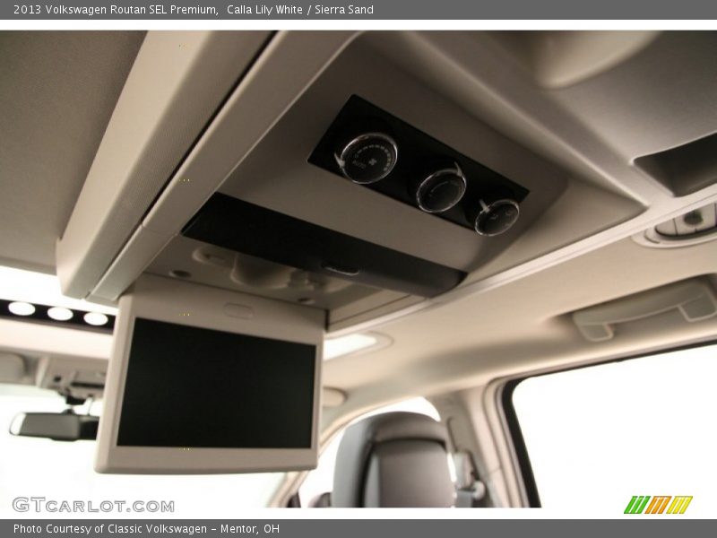 Entertainment System of 2013 Routan SEL Premium