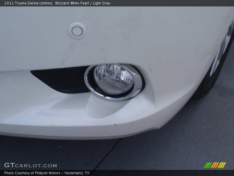 Blizzard White Pearl / Light Gray 2011 Toyota Sienna Limited