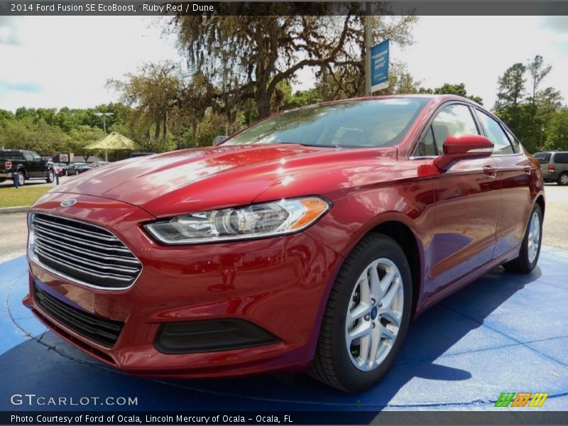 Front 3/4 View of 2014 Fusion SE EcoBoost