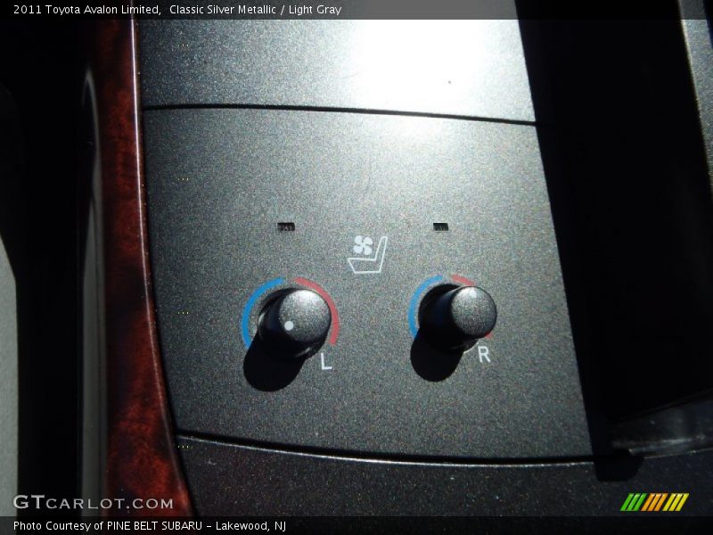 Classic Silver Metallic / Light Gray 2011 Toyota Avalon Limited