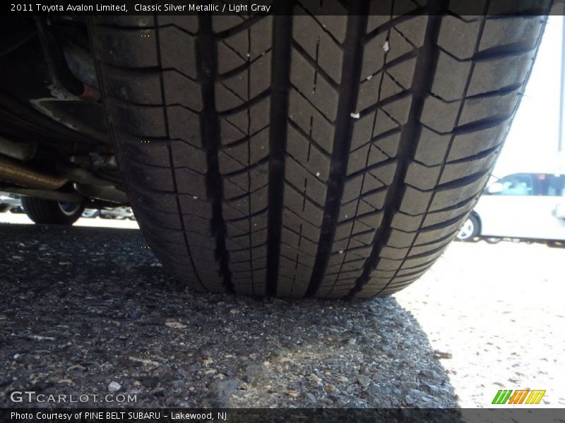 Classic Silver Metallic / Light Gray 2011 Toyota Avalon Limited