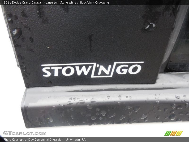 Stone White / Black/Light Graystone 2011 Dodge Grand Caravan Mainstreet
