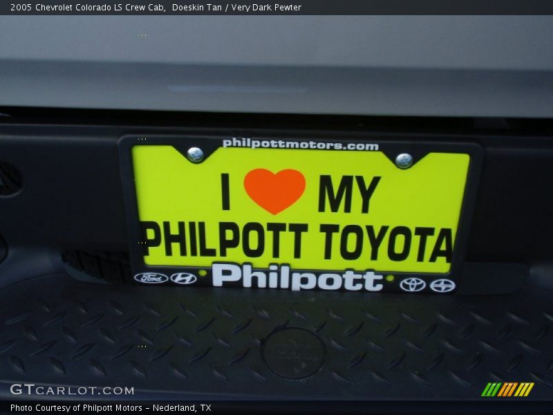 Doeskin Tan / Very Dark Pewter 2005 Chevrolet Colorado LS Crew Cab