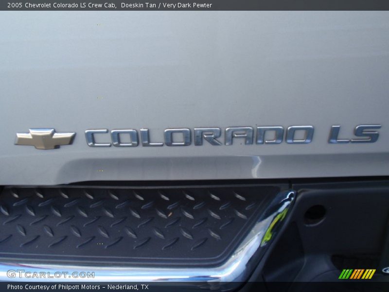 Doeskin Tan / Very Dark Pewter 2005 Chevrolet Colorado LS Crew Cab