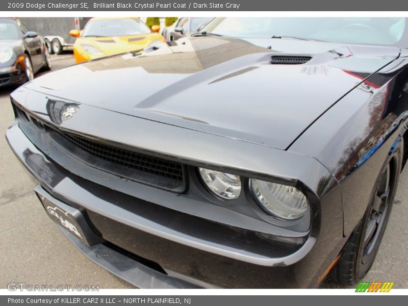 Brilliant Black Crystal Pearl Coat / Dark Slate Gray 2009 Dodge Challenger SE