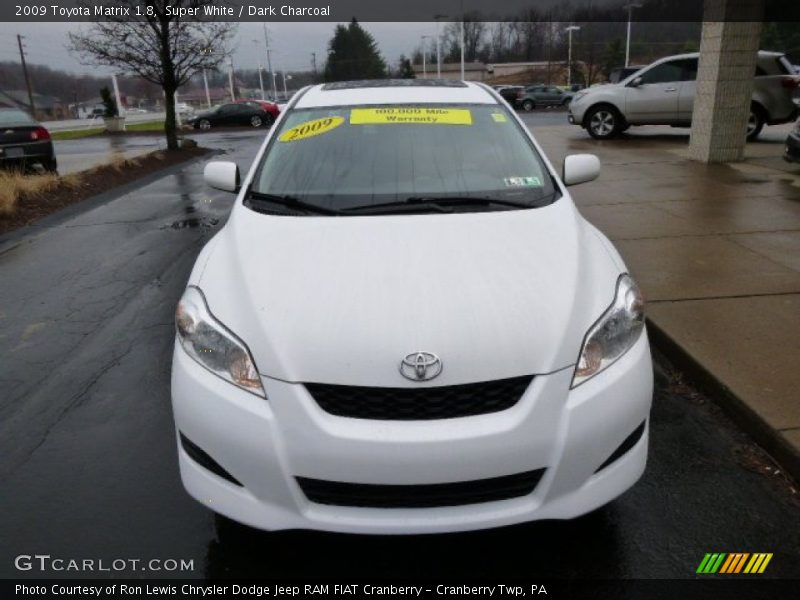 Super White / Dark Charcoal 2009 Toyota Matrix 1.8