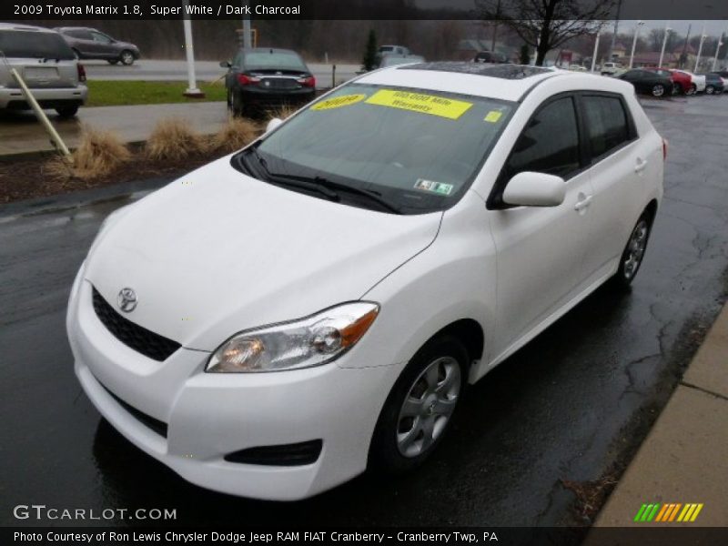Super White / Dark Charcoal 2009 Toyota Matrix 1.8