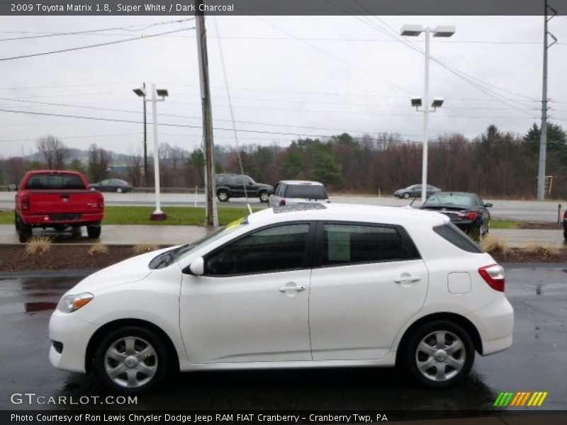Super White / Dark Charcoal 2009 Toyota Matrix 1.8