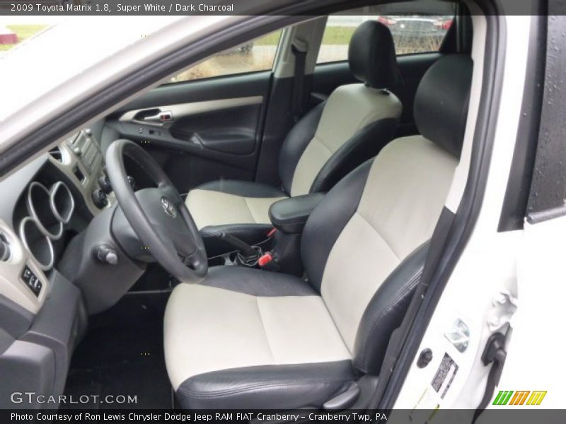 Super White / Dark Charcoal 2009 Toyota Matrix 1.8