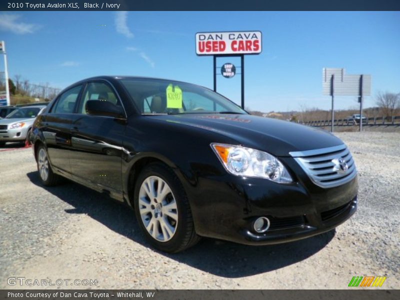 Black / Ivory 2010 Toyota Avalon XLS
