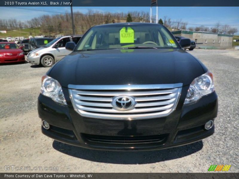 Black / Ivory 2010 Toyota Avalon XLS