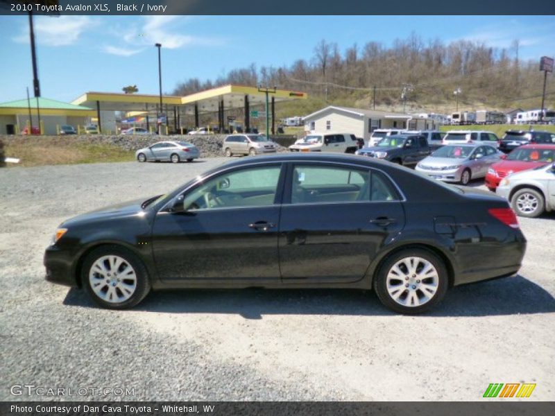 Black / Ivory 2010 Toyota Avalon XLS