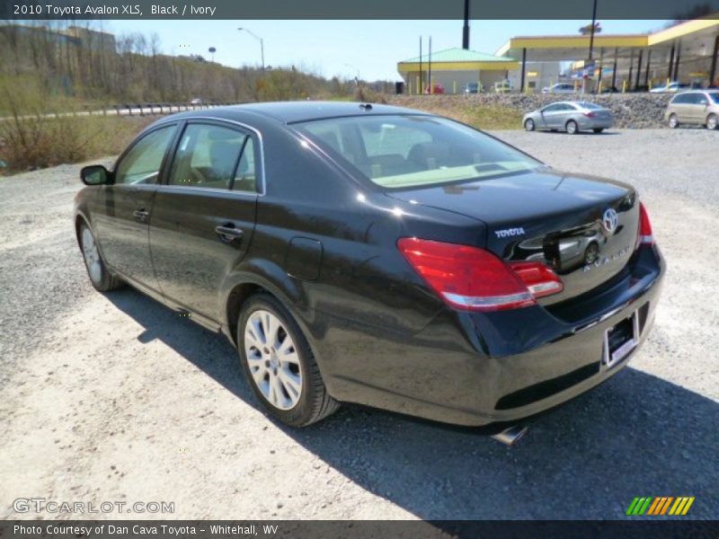 Black / Ivory 2010 Toyota Avalon XLS