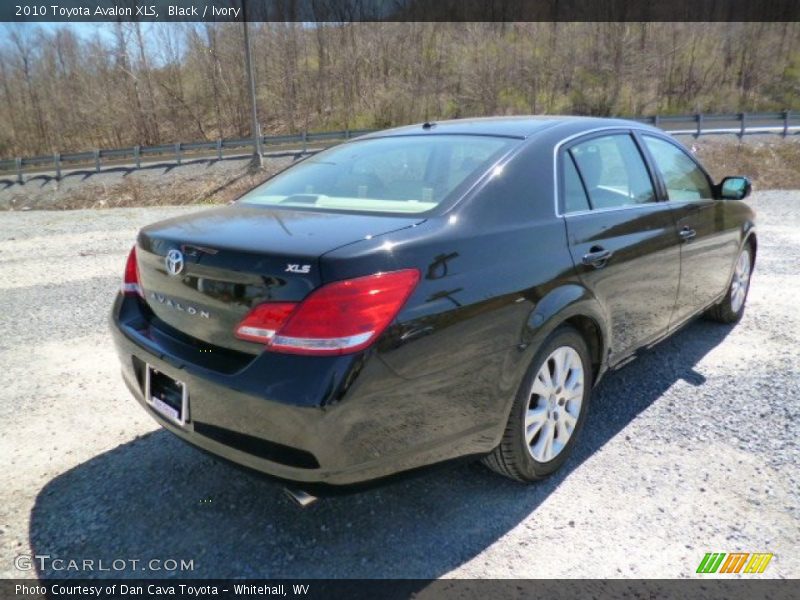 Black / Ivory 2010 Toyota Avalon XLS