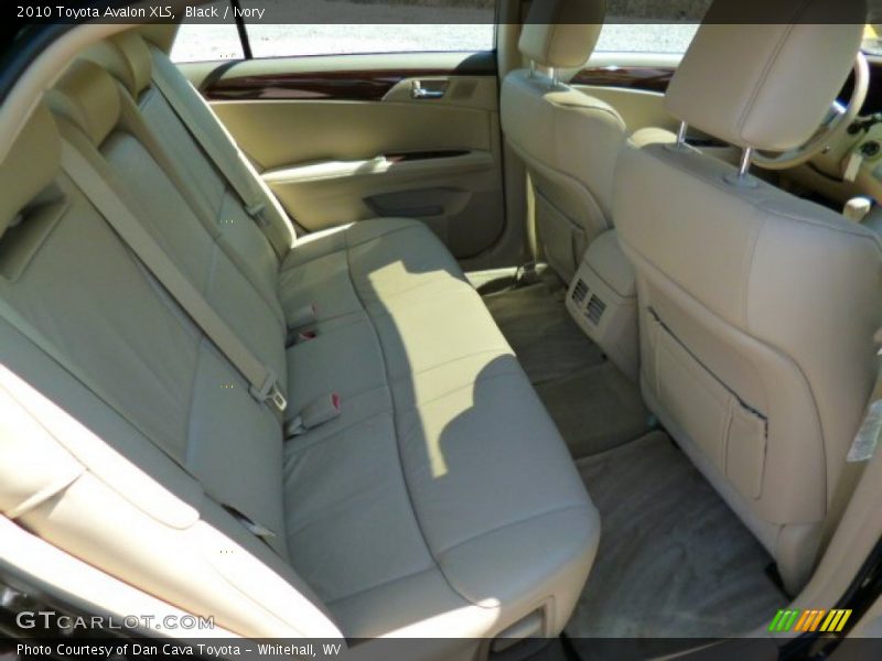 Black / Ivory 2010 Toyota Avalon XLS