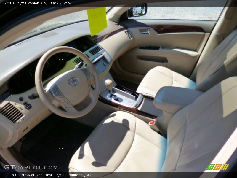 Black / Ivory 2010 Toyota Avalon XLS