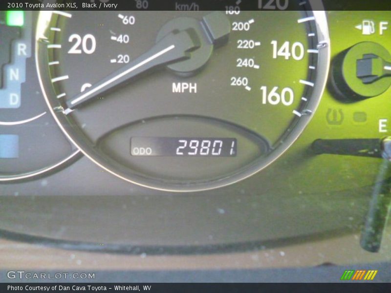 Black / Ivory 2010 Toyota Avalon XLS