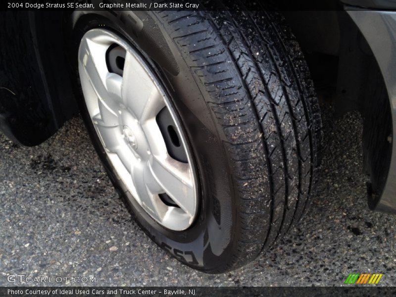 Graphite Metallic / Dark Slate Gray 2004 Dodge Stratus SE Sedan