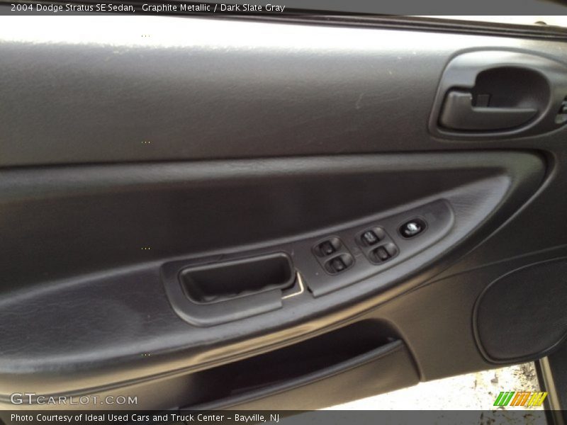 Graphite Metallic / Dark Slate Gray 2004 Dodge Stratus SE Sedan
