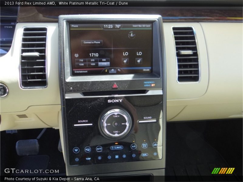 White Platinum Metallic Tri-Coat / Dune 2013 Ford Flex Limited AWD