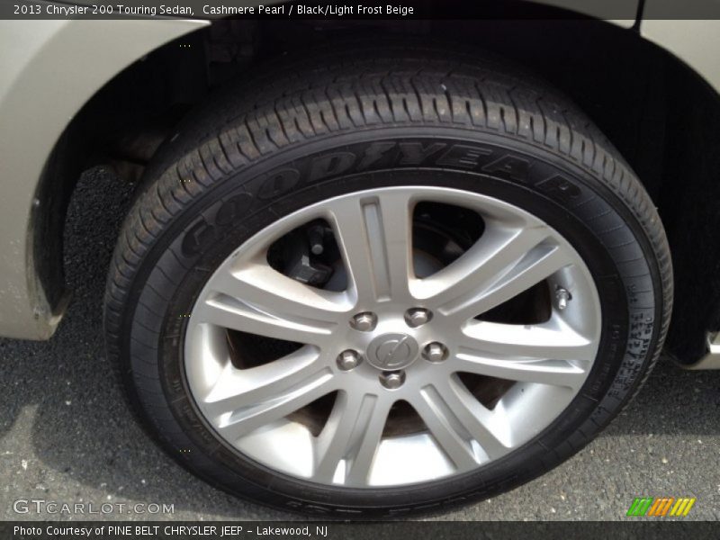Cashmere Pearl / Black/Light Frost Beige 2013 Chrysler 200 Touring Sedan