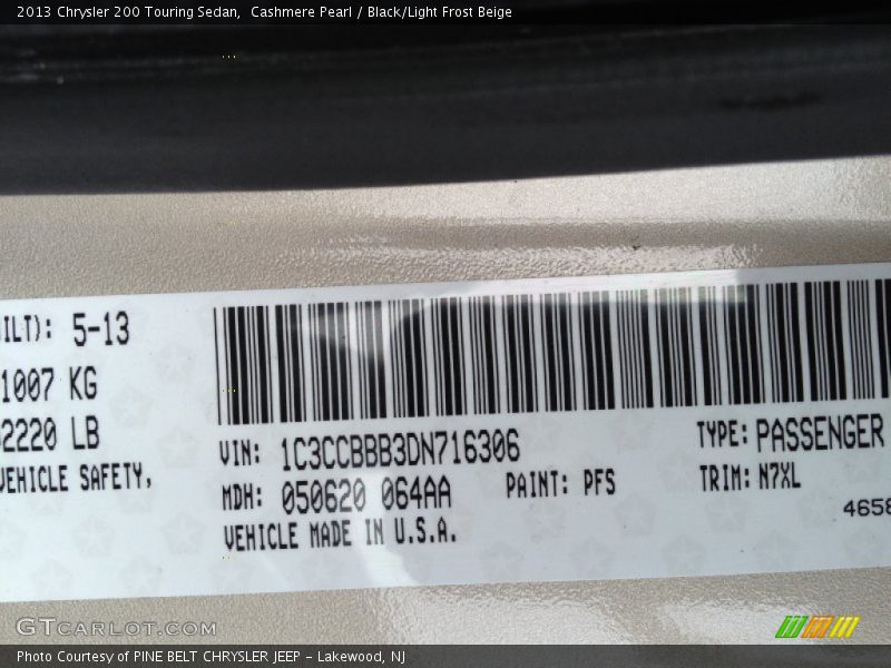 Cashmere Pearl / Black/Light Frost Beige 2013 Chrysler 200 Touring Sedan