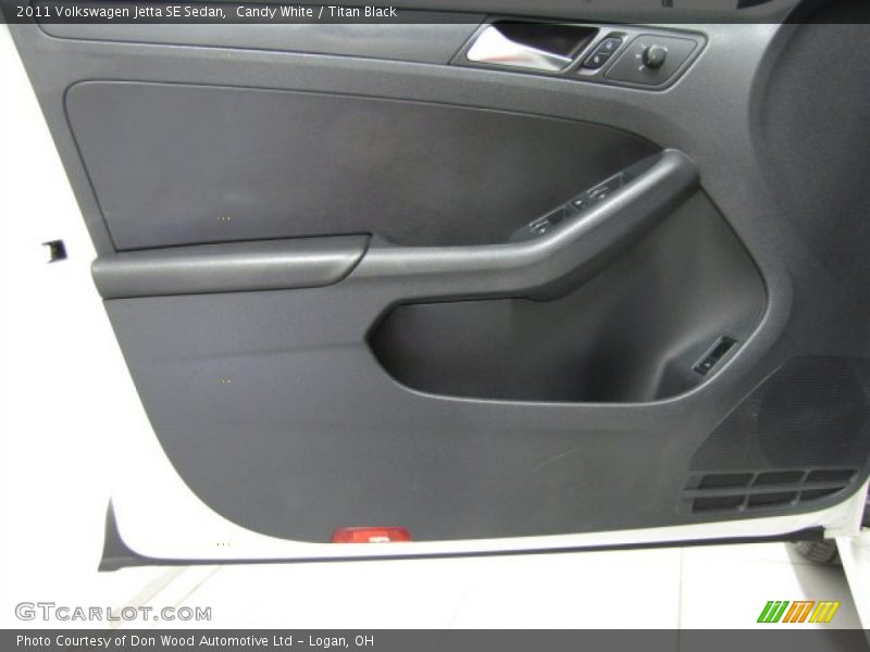 Candy White / Titan Black 2011 Volkswagen Jetta SE Sedan