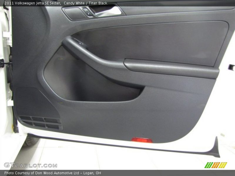 Candy White / Titan Black 2011 Volkswagen Jetta SE Sedan
