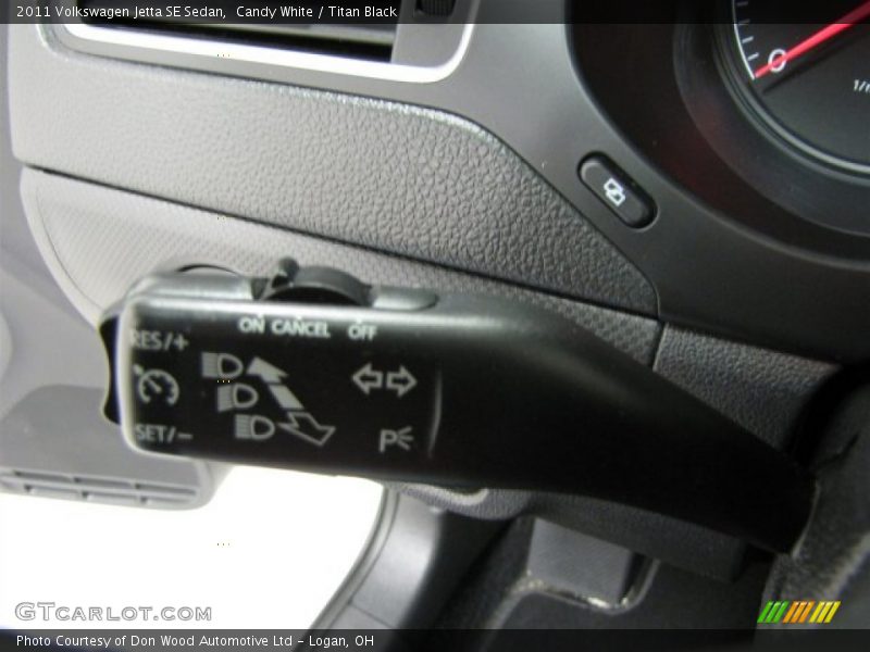 Candy White / Titan Black 2011 Volkswagen Jetta SE Sedan