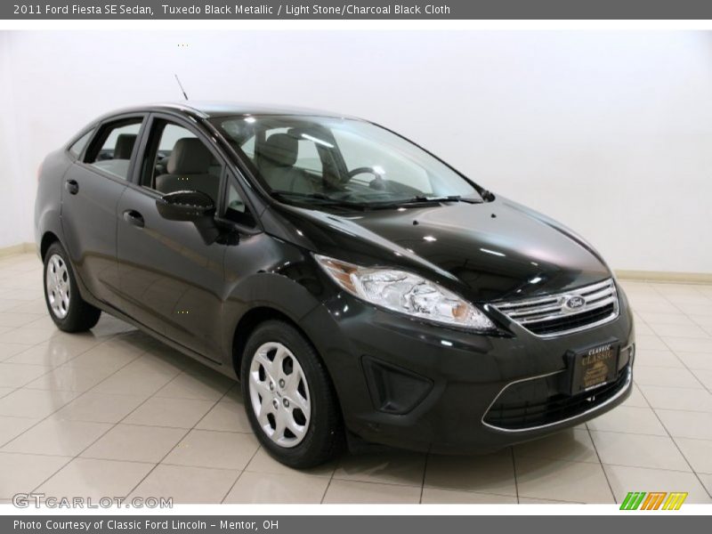 Tuxedo Black Metallic / Light Stone/Charcoal Black Cloth 2011 Ford Fiesta SE Sedan