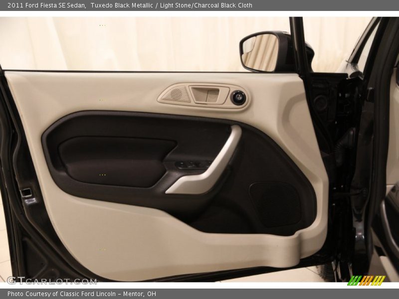 Tuxedo Black Metallic / Light Stone/Charcoal Black Cloth 2011 Ford Fiesta SE Sedan